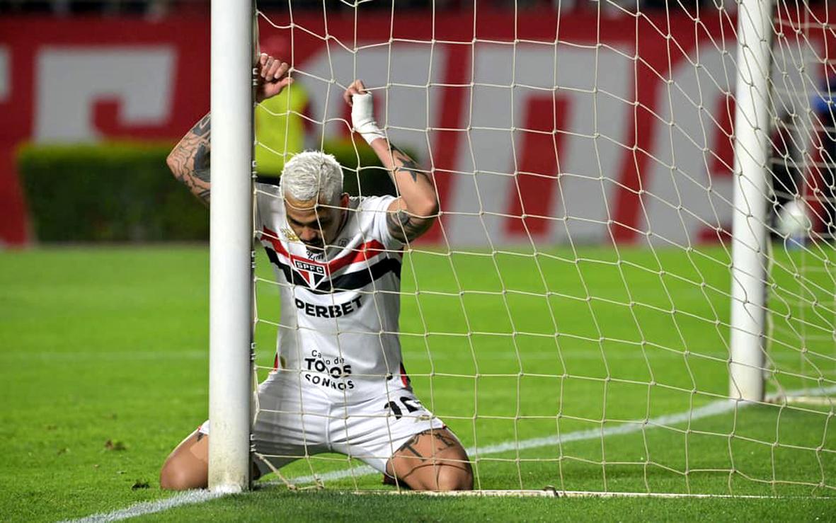  São Paulo perde para a LDU novamente e é eliminado
