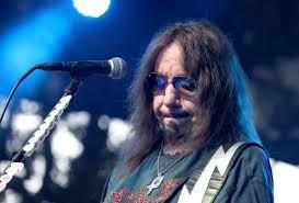 Ace Frehley, guitarrista cofundador do Kiss, morre aos 74 anos
