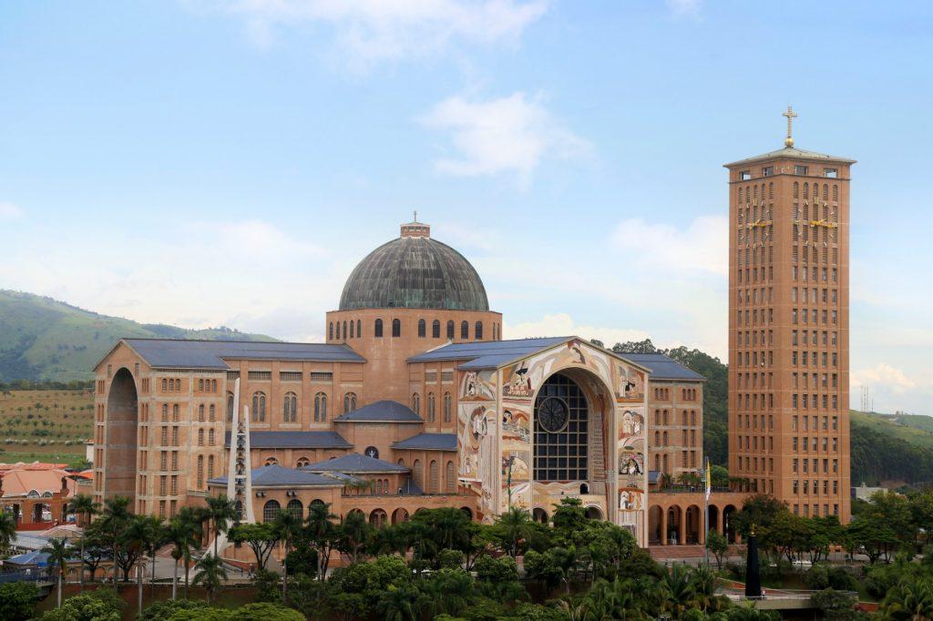 Aparecida deve receber 450 mil visitantes no feriado e movimentar R$ 168 milhões