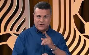 Bonner ironiza Band em F-1 de volta à Globo e leva 'bronca' de Téo José: 'Perdeu o respeito'