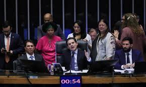 Câmara dos Deputados aprova licença menstrual de até 2 dias