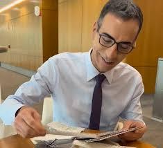 César Tralli encontra cartas da adolescência guardadas pela mãe que morreu há 3 anos