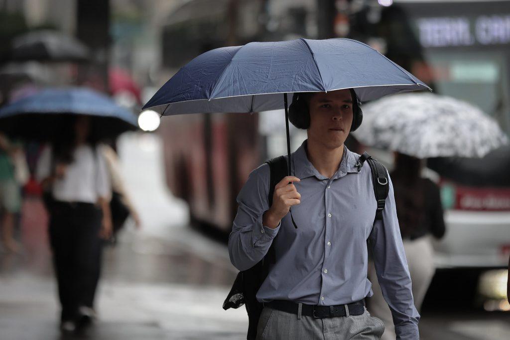 Defesa Civil alerta para temporais e passagem de frente fria em SP a partir de terça-feira (7)