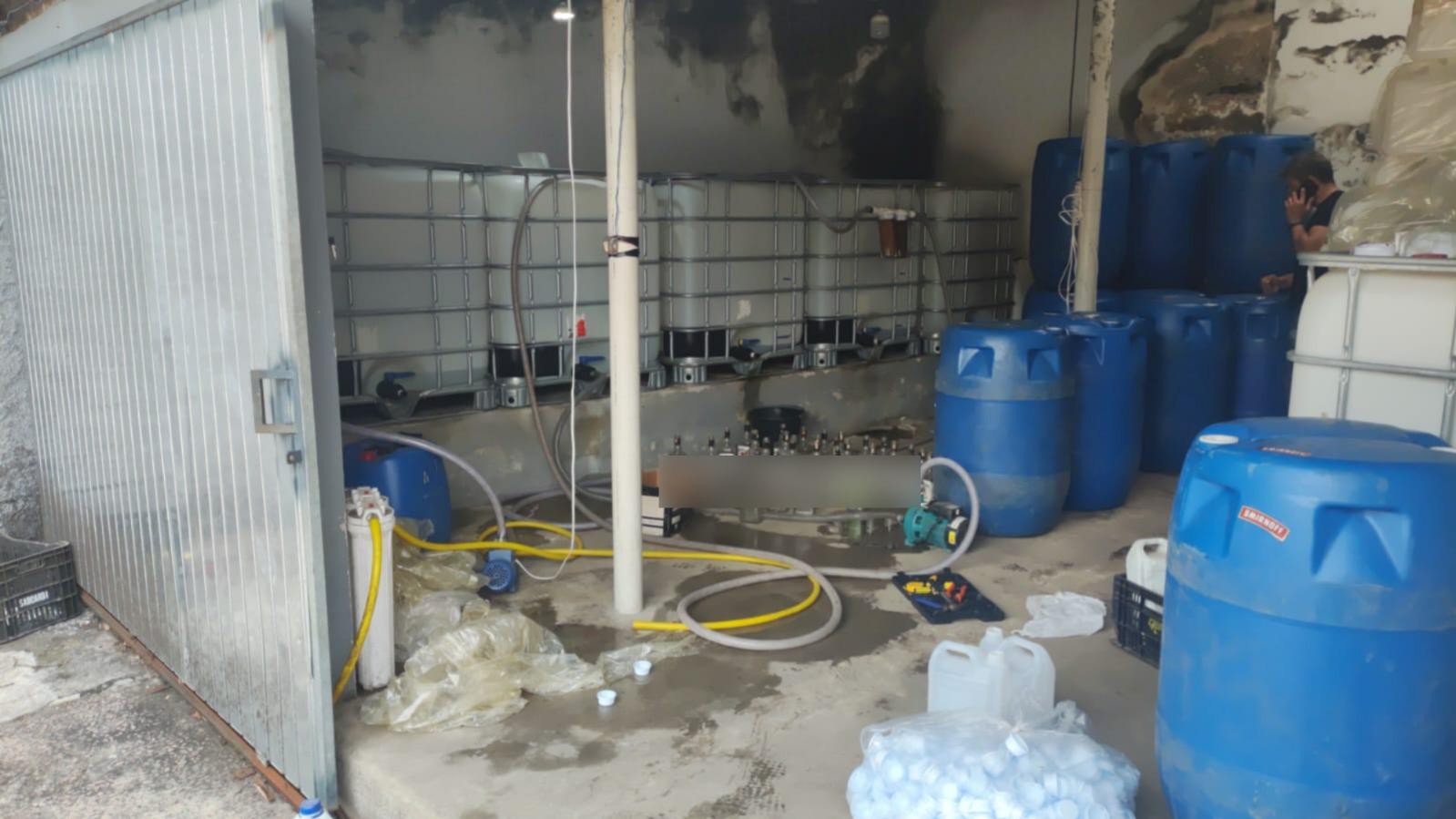 DIG fecha fábrica clandestina de produção de bebidas em Jundiaí