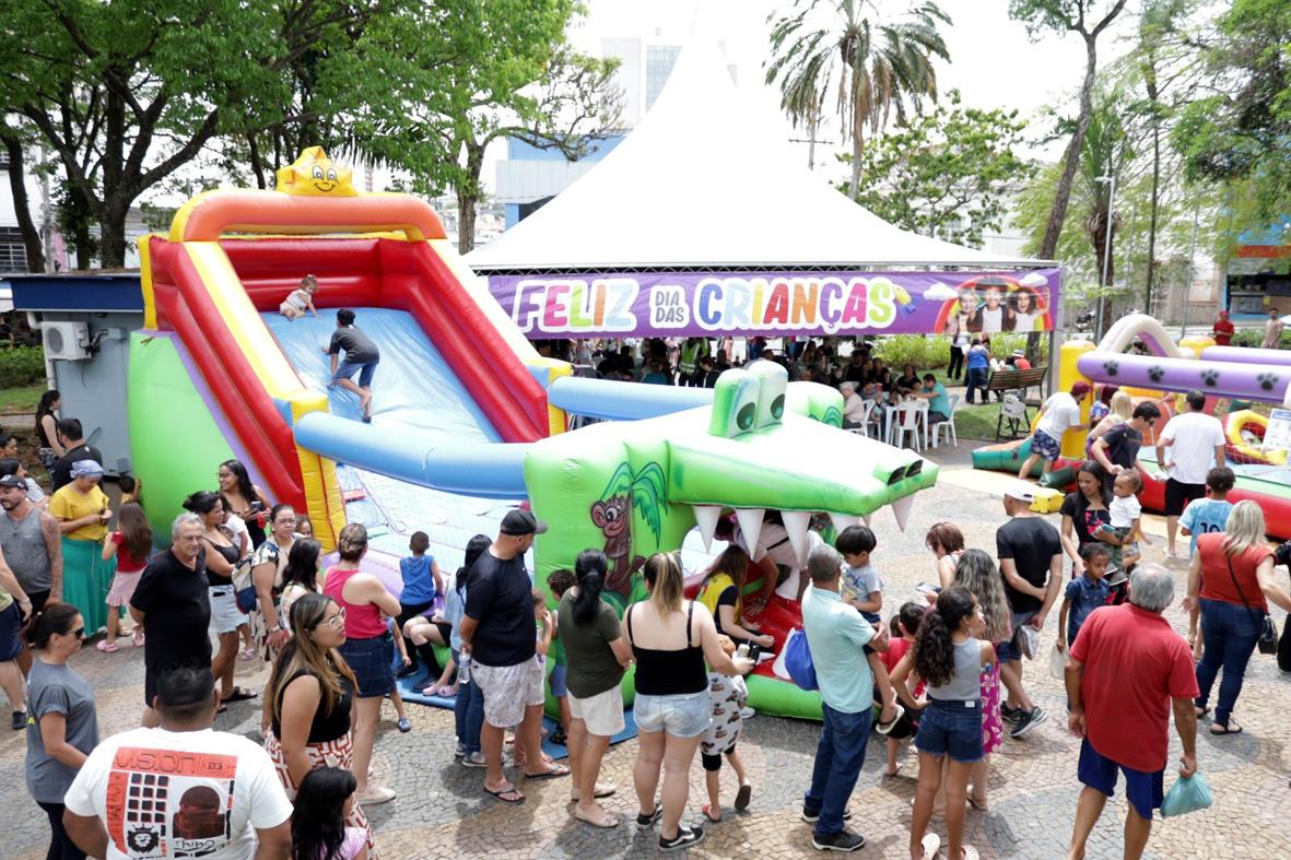 Famílias aproveitam fim de semana com festas municipais pelo Dia das Crianças