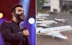 Gusttavo Lima reúne famosos e quantidade de aviões estacionados em sua casa impressiona