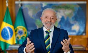Lula conversa com Trump e pede fim de tarifaço a produtos brasileiros