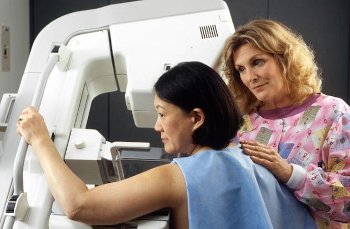Outubro Rosa: Quando devo fazer mamografia? Entenda a importância do exame