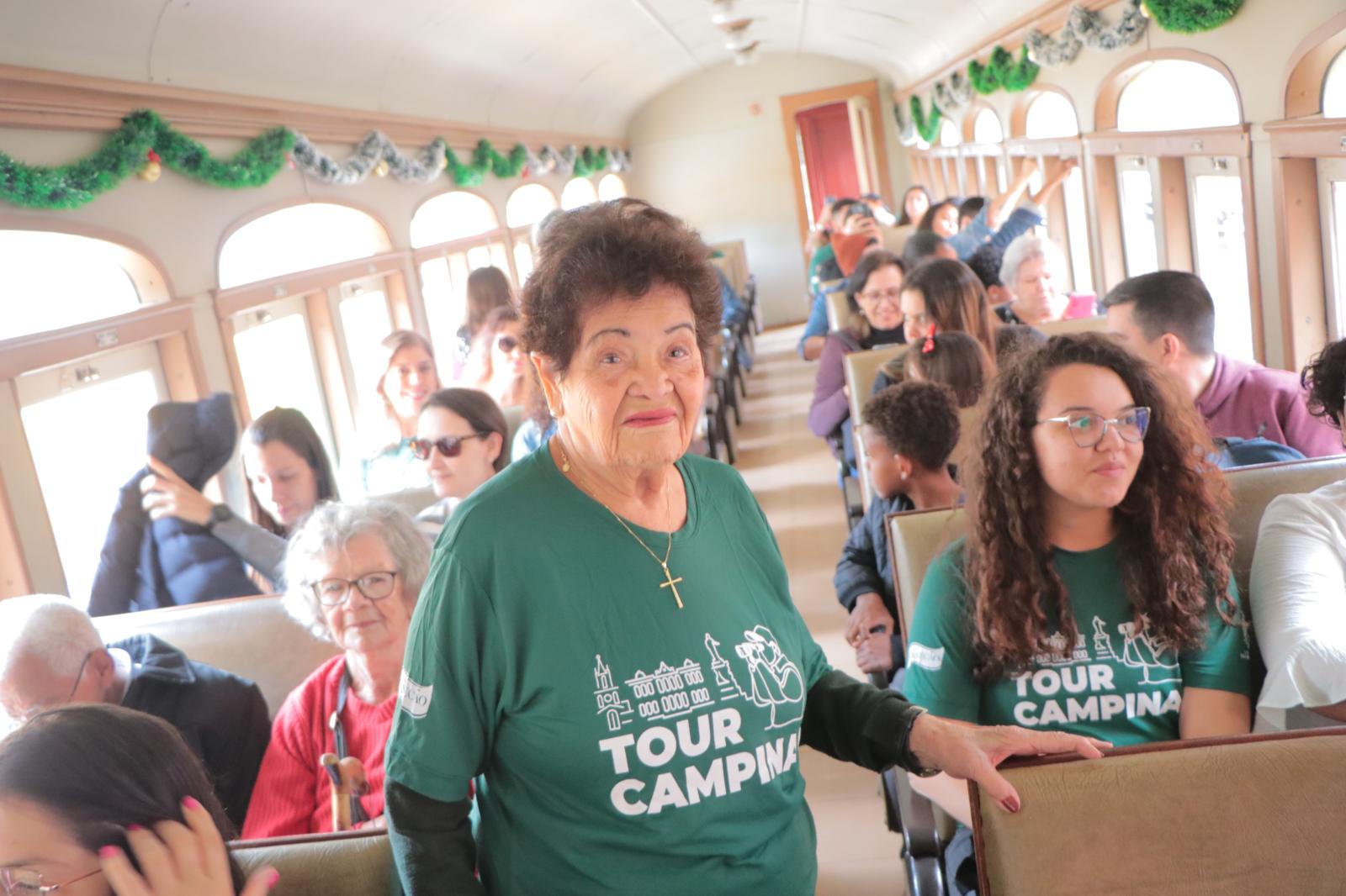 Passeio do Tour Campinas edição Maria Fumaça emociona passageira de 102 anos