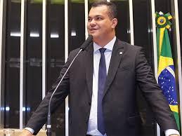 PF cumpre busca e apreensão contra deputado federal do União Brasil em embarque no aeroporto
