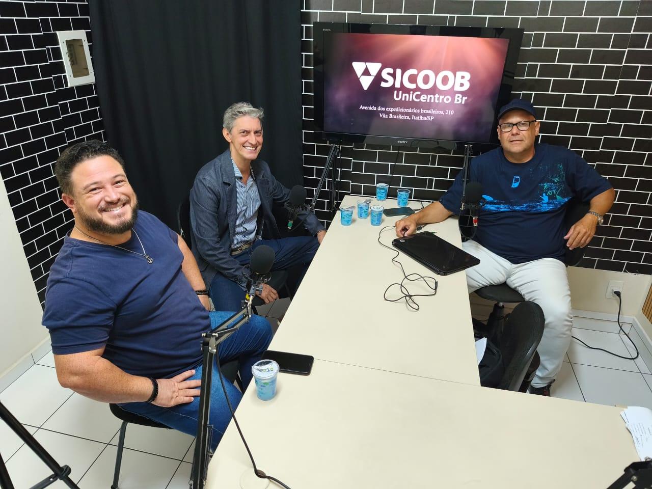 Podcast Dose Dupla recebe Badu Perrone e Toninho Brunhara em noite de boas conversas e lembranças sobre arte e trajetória em Itatiba