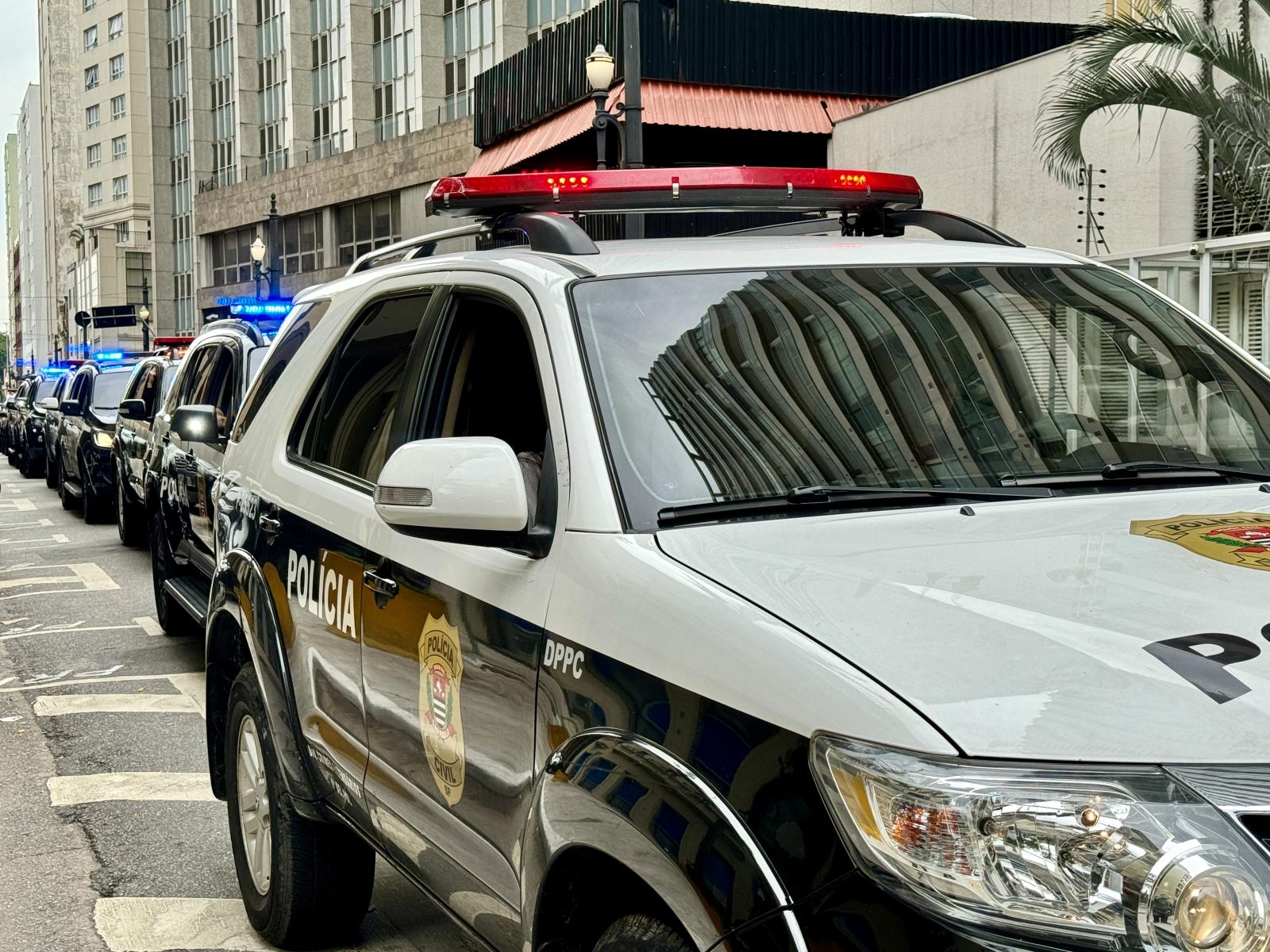 Polícia Civil apreende 1,2 mil garrafas de bebidas com rótulos trocados em Diadema