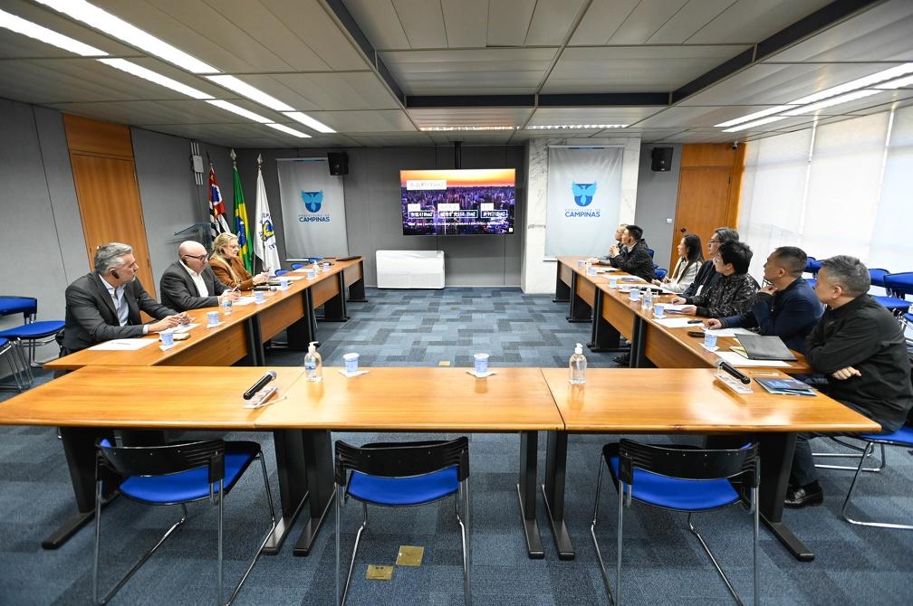 Prefeito de Campinas recebe delegação de Xangai em visita oficial para discutir cooperação e investimentos