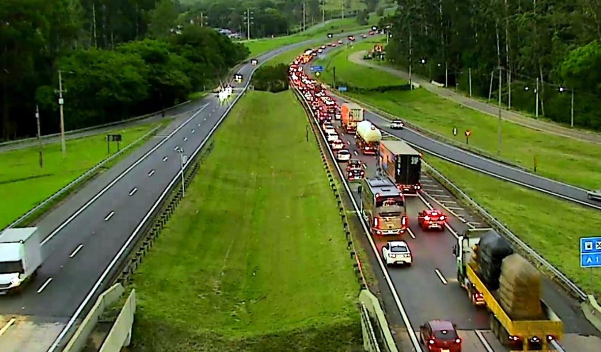 978 mil veículos passam pelo Corredor Dom Pedro de rodovias durante o feriado 