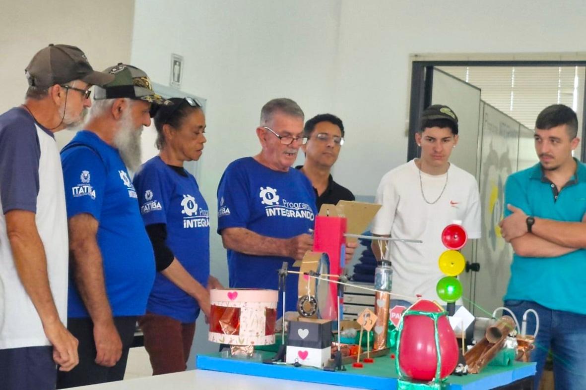 Alunos da EJA apresentam projetos do “Mão na Massa” com foco em tecnologia e trânsito urbano
