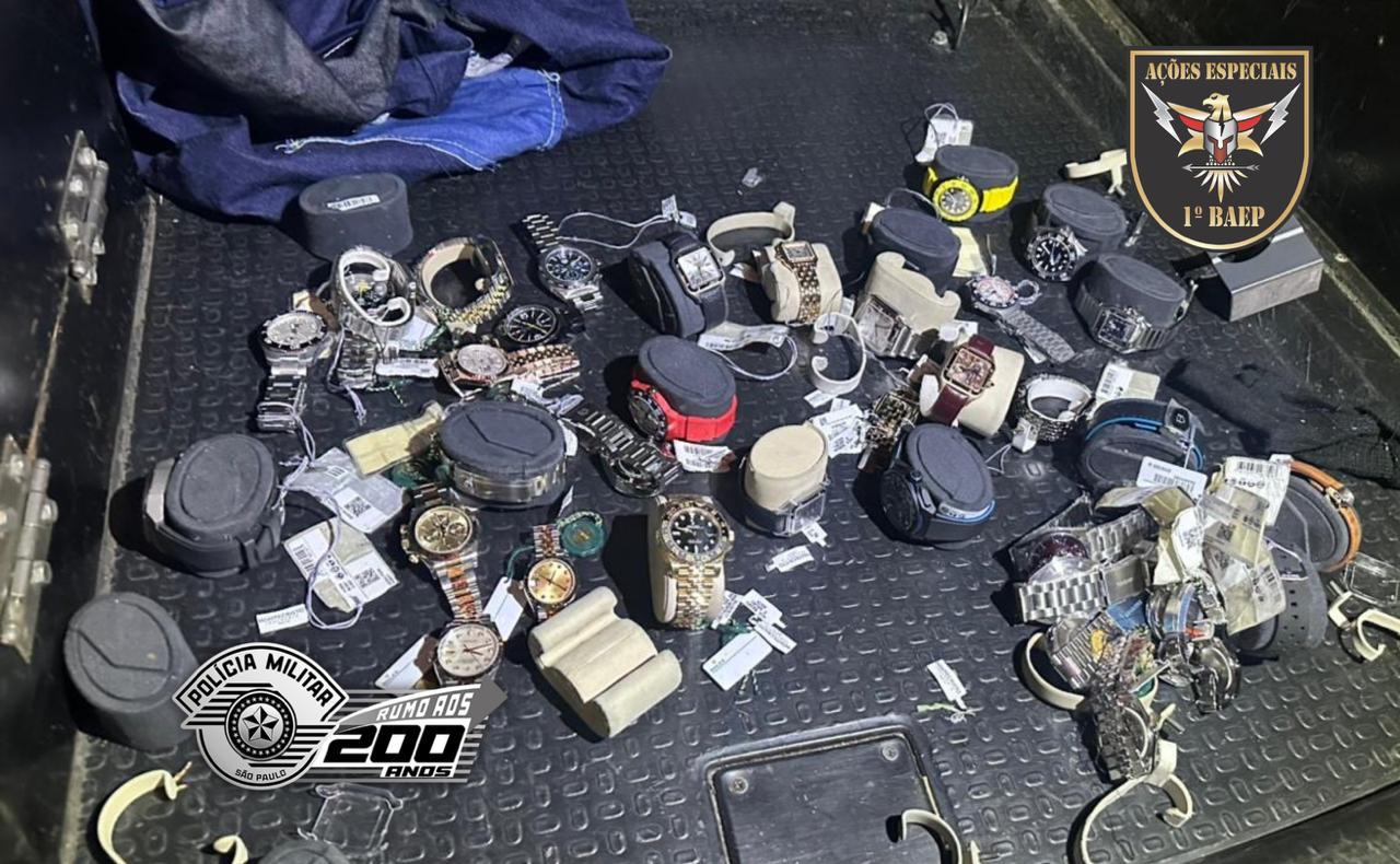 Baep encontra mais relógios do roubo no Iguatemi; criminoso morre em troca de tiros