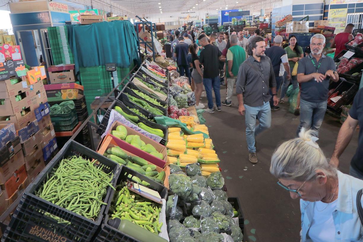 Clima favorece preços de frutas como morango, mamão formosa e manga