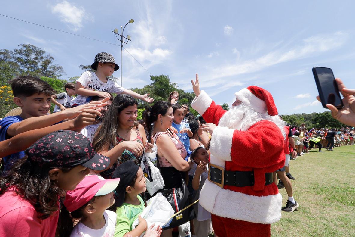 Natal Iluminado 2025 começa neste domingo com chegada do Papai Noel