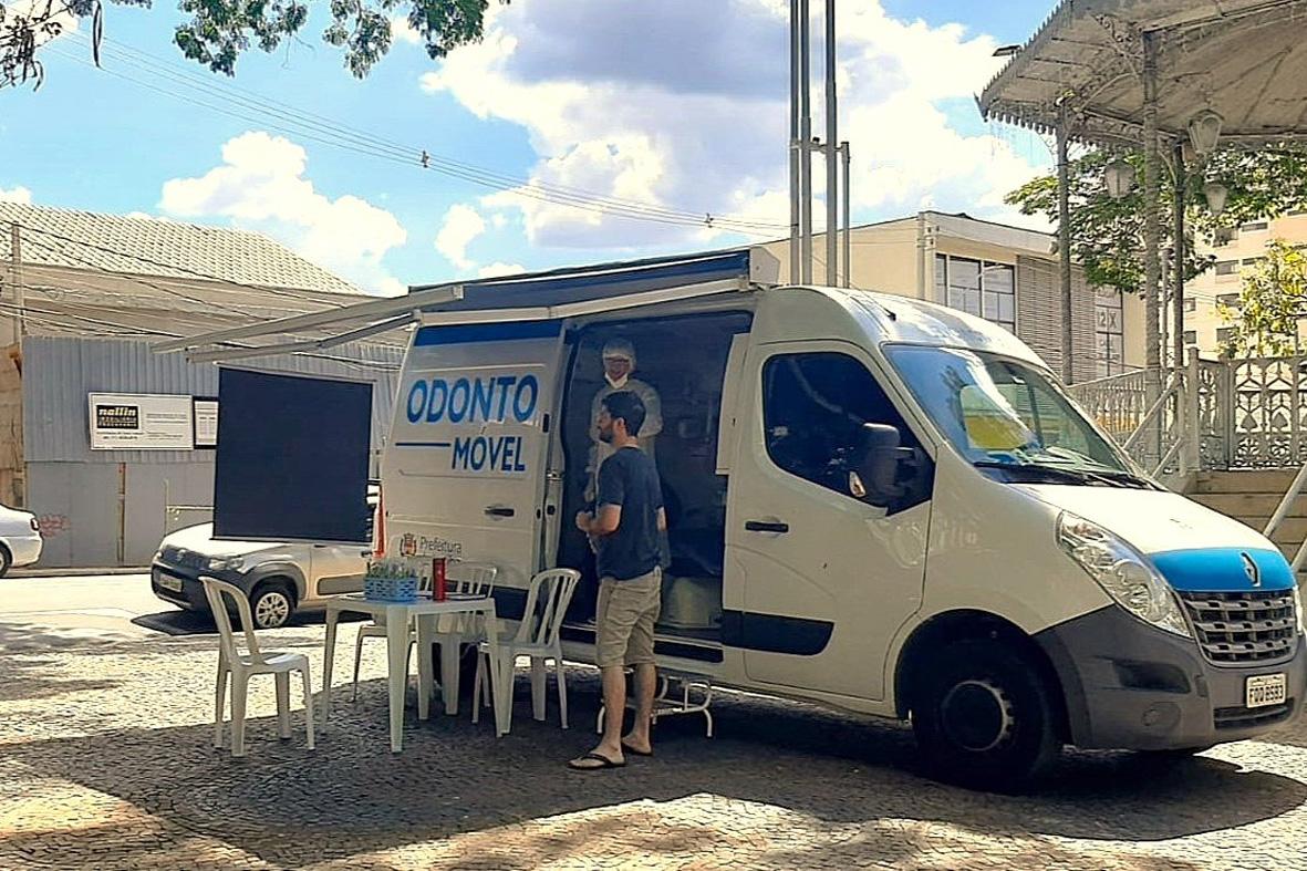 Odontomóvel oferece atendimento para combate ao câncer bucal