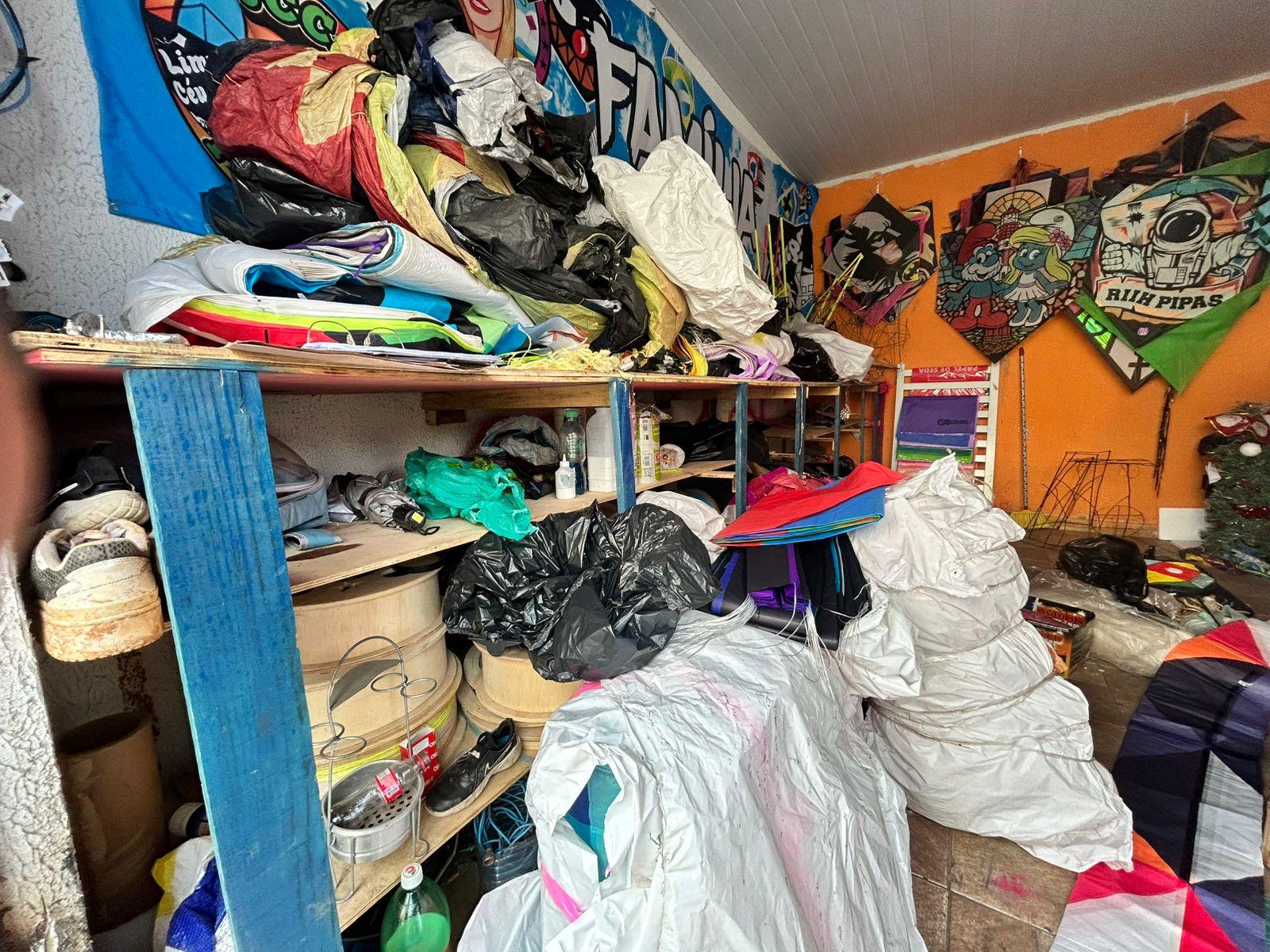 Operação mira crimes ligados a influenciadores que promovem fabricação e soltura ilegal de balões