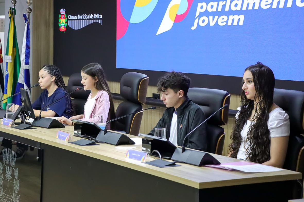 Parlamento Jovem realiza 2ª Sessão Ordinária com entrega de novas proposituras