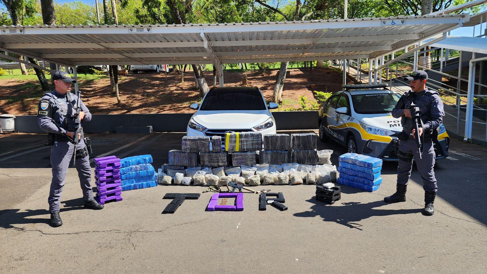 Trio é preso com submetralhadora e quase 400 kg de drogas