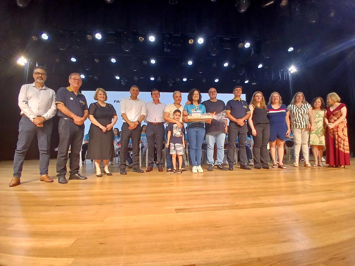 Gianluca Battista, da Emeb Sônia Rita, é o grande vencedor do prêmio Melhor Estudante 2025