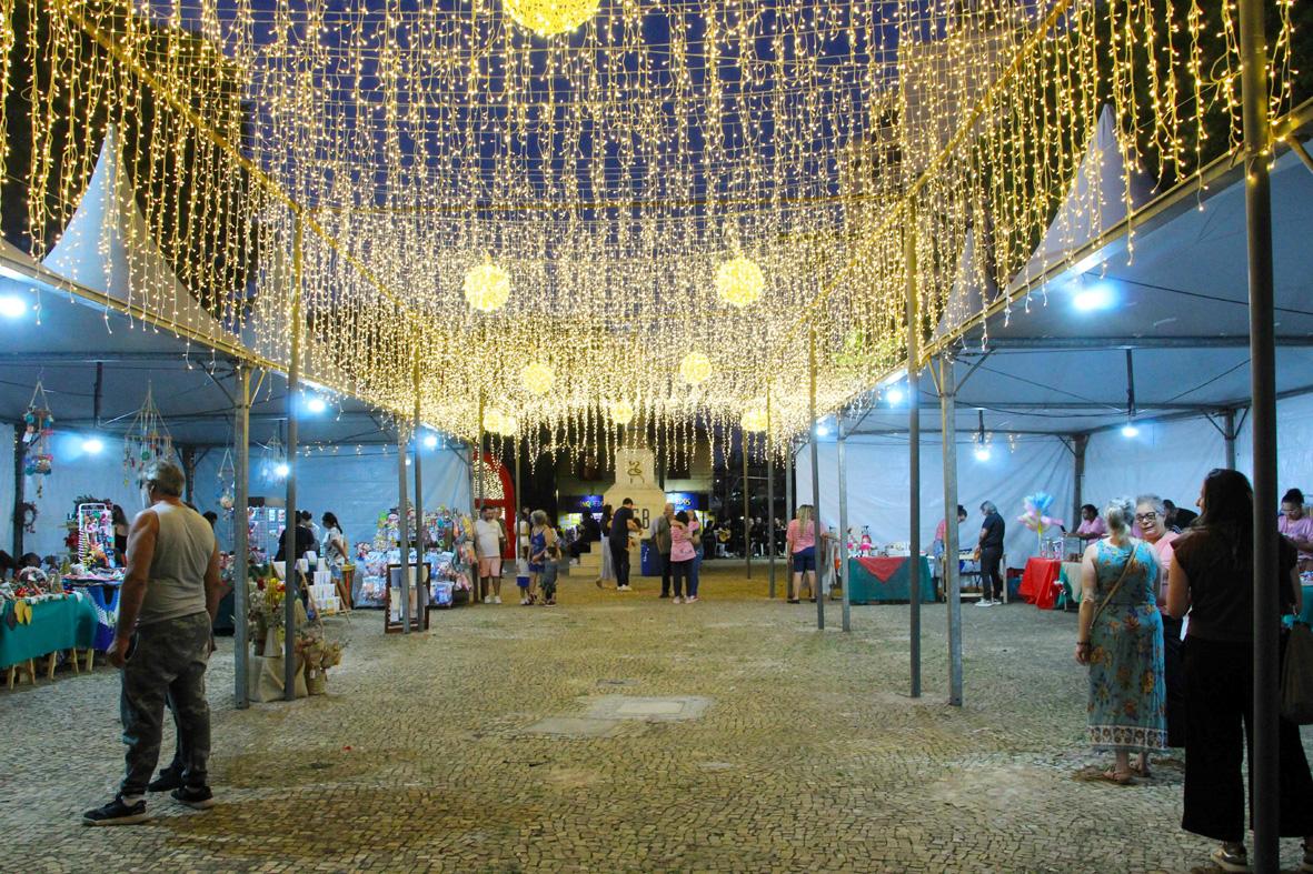 Está aberto o Mercado de Natal no Largo do Rosário Está aberto o Mercado de Natal no Largo do Rosário