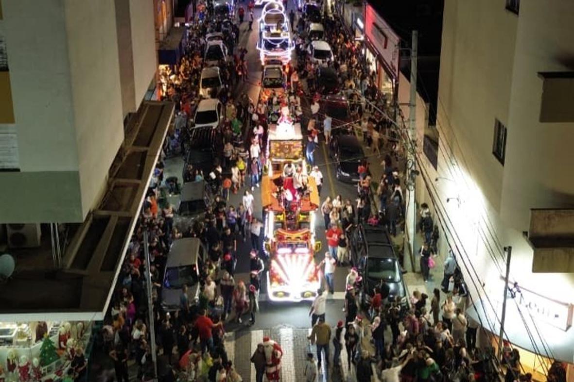 Natal Iluminado 2025 entra na reta final com atrações gratuitas e chegada do Papai Noel na Cecap