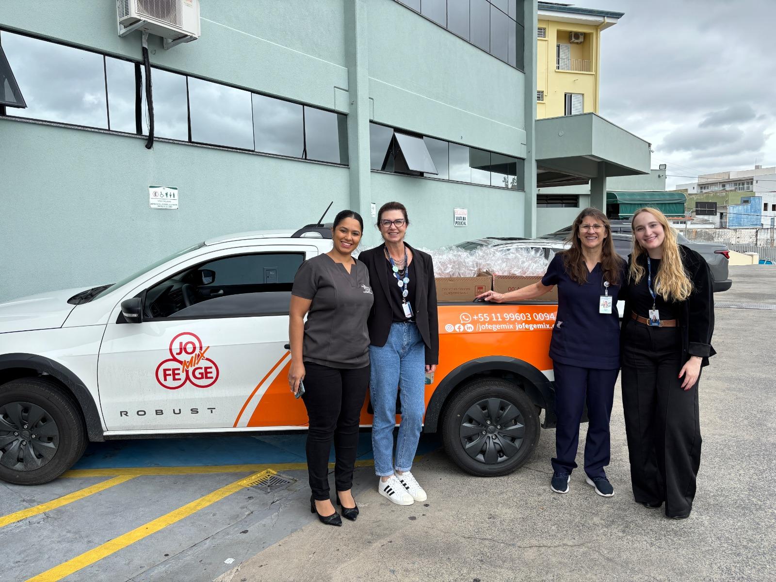 JOFEGE leva espírito natalino aos pacientes da oncologia da Santa Casa JOFEGE leva espírito natalino aos pacientes da oncologia da Santa Casa