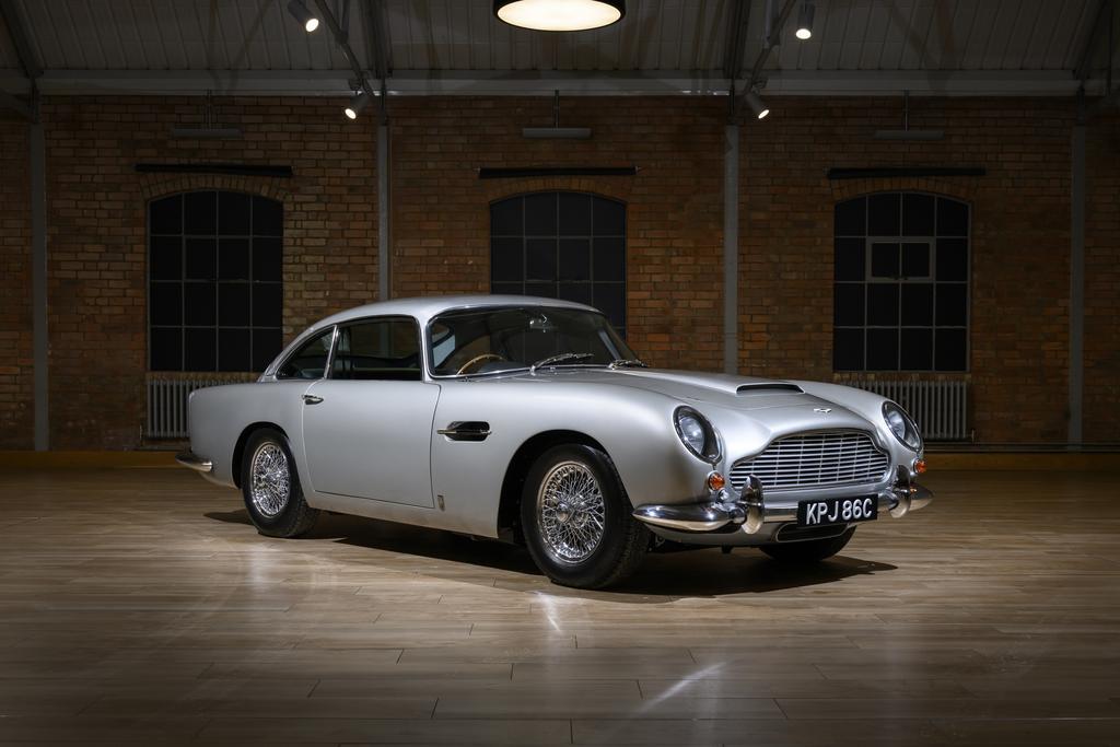 Aston Martin Works conclui restauração de um DB5 - 50 anos depois