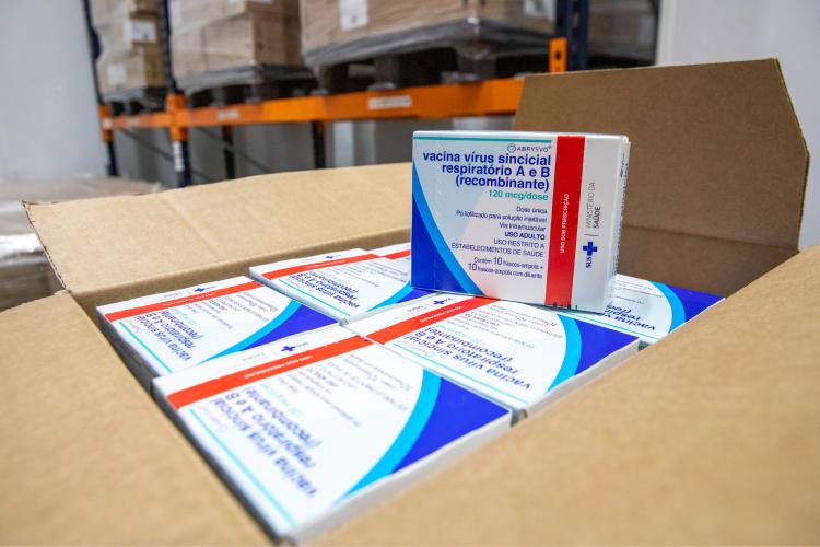 Butantan completa entrega de vacina contra bronquiolite para gestantes ao Ministério da Saúde