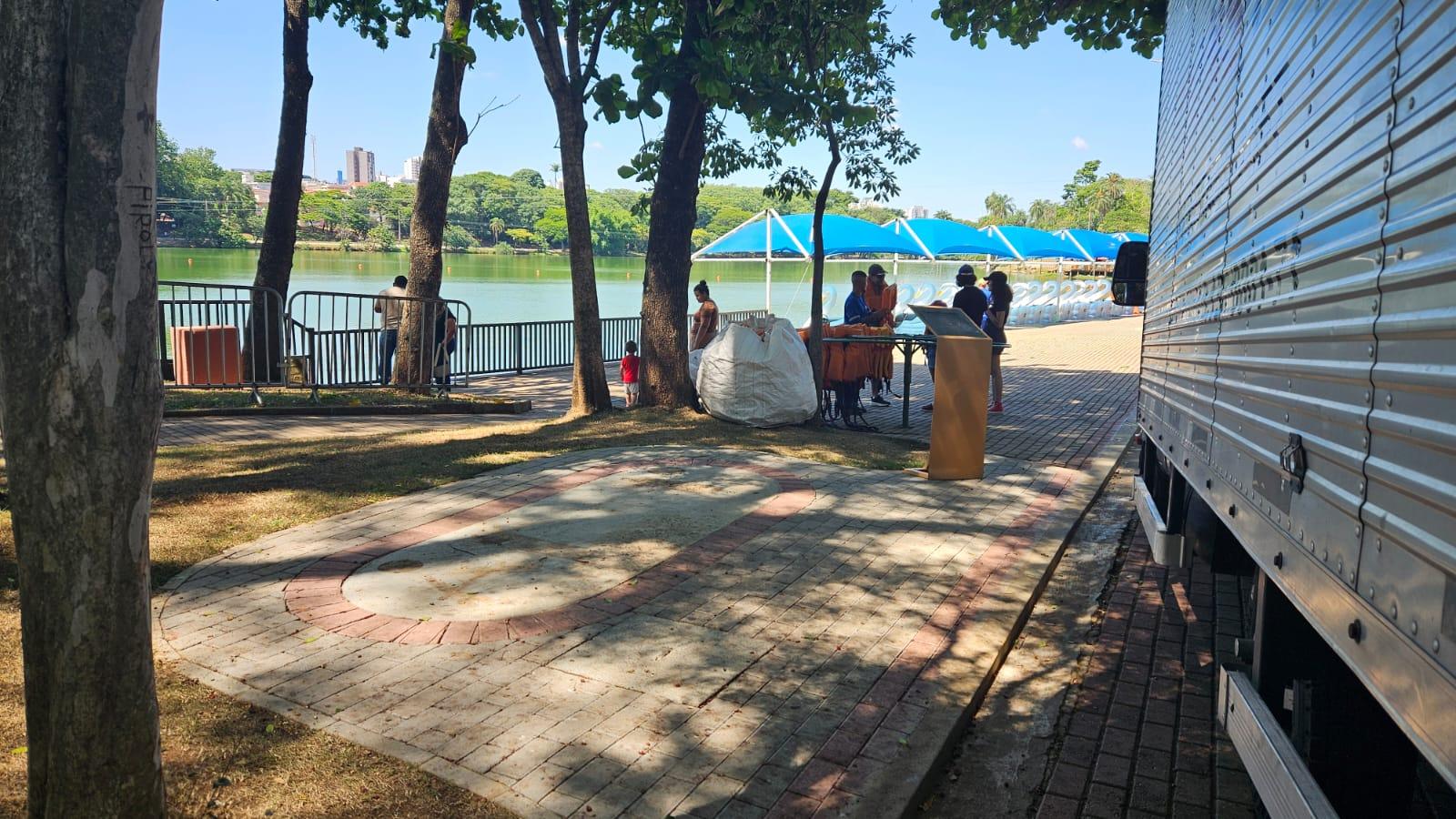 Estátua da Galinha Pintadinha no Taquaral sofre vandalismo e é retirada para conserto