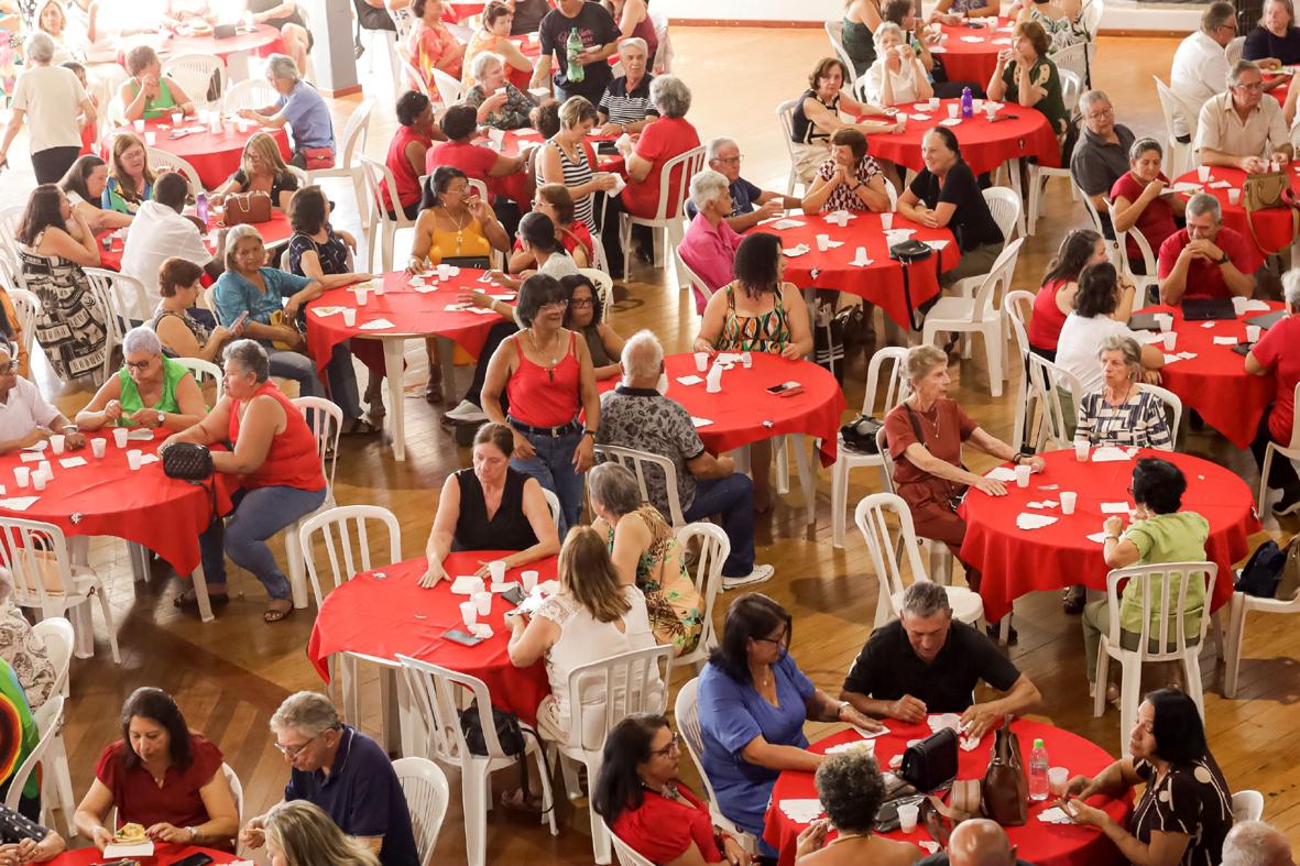 Festa de confraternização do CCI reúne centenas com música e integração