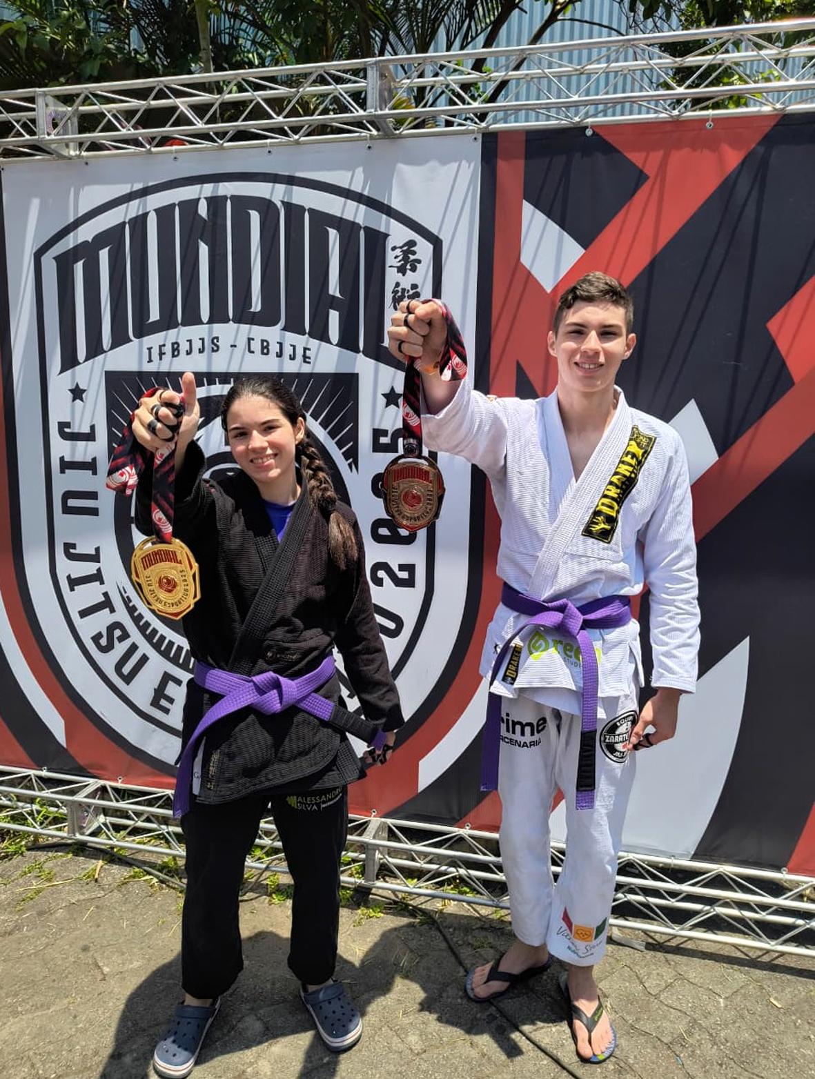 Irmãos Sara e Lucas brilham no Mundial da CBJJE e fecham 2025 com conquistas importantes