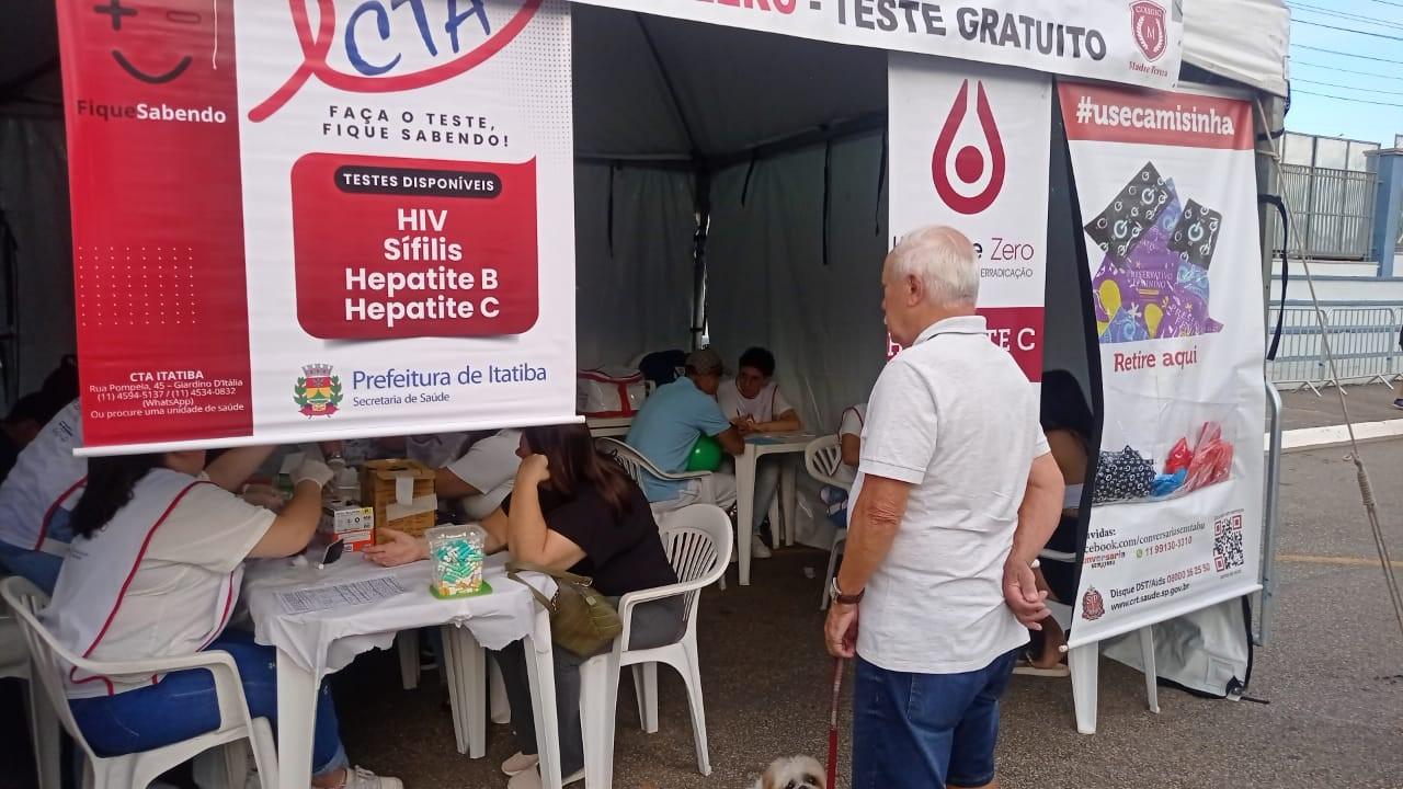 Itatiba intensifica ações do Dezembro Vermelho e leva testagem rápida para a Praça José Bonifácio