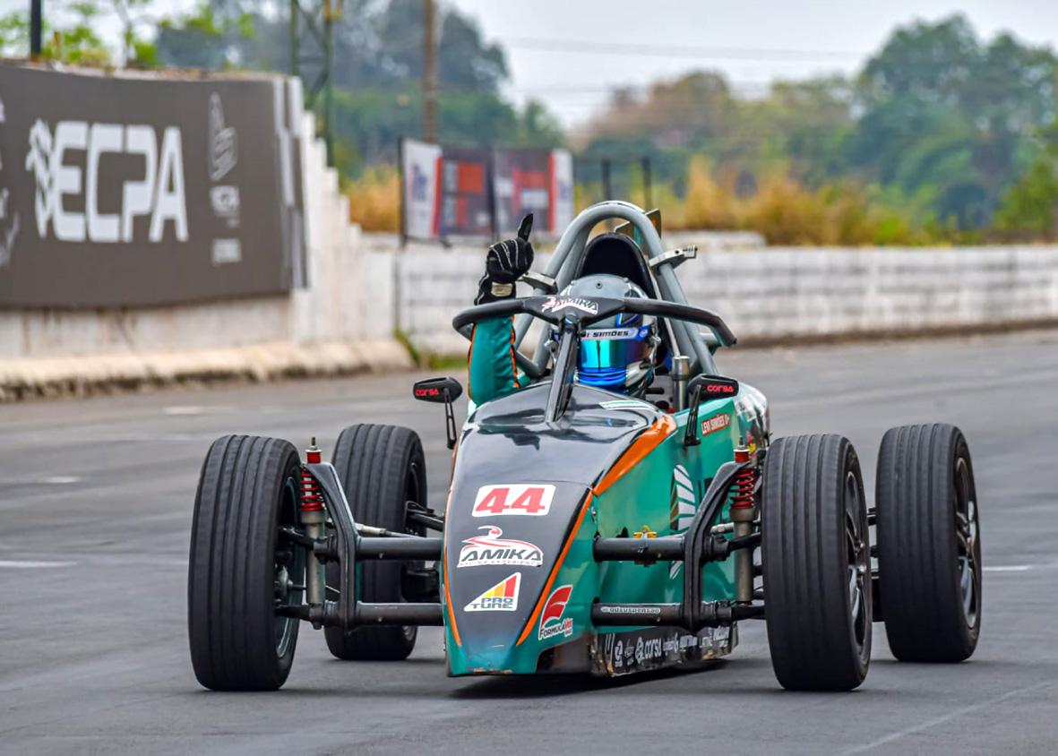 Levi Simões, de Itatiba, é campeão da Copa Fórmula Vee-ECPA 2025 e amplia legado histórico na categoria