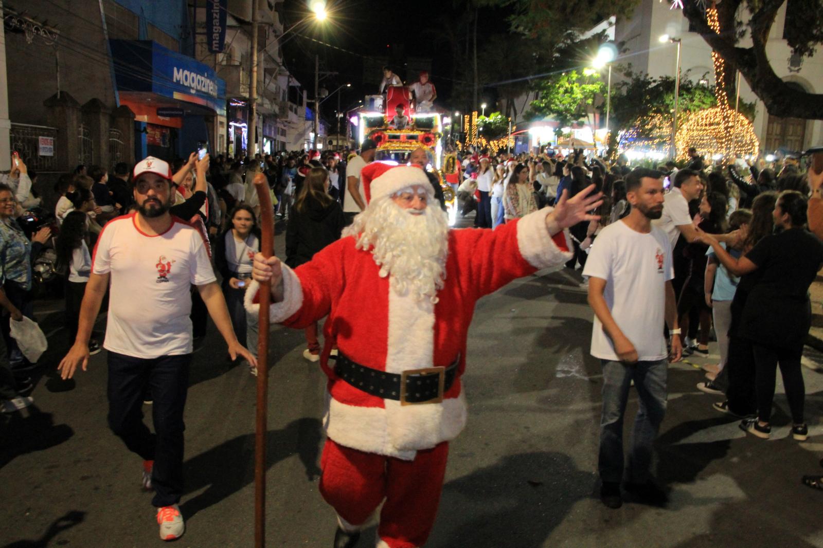 Natal Iluminado 2025 entra na reta final com atrações gratuitas e chegada do Papai Noel na Cecap