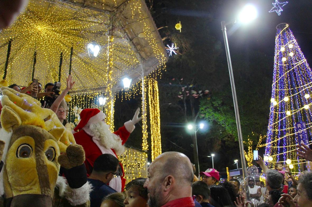 Natal Iluminado 2025 segue nesta semana com casa temática, atrações infantis e programação inclusiva