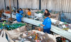 Plásticos não recicláveis geram perdas e sobrecarga a catadores no Rio