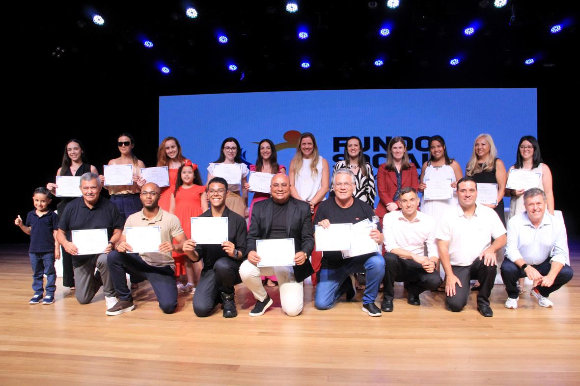 Programa FormAção realiza última formatura de 2025 com entrega de mais de 860 certificados