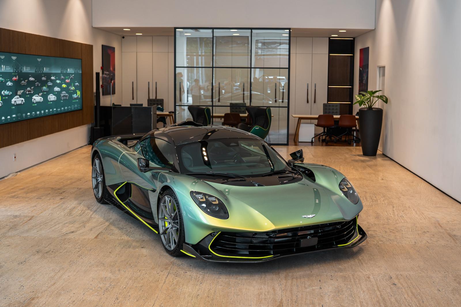 Aston Martin São Paulo entrega o primeiro Valhalla a chegar ao Brasil