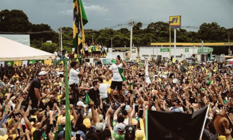 Raio atinge caminhada de Nikolas Ferreira em Brasília e pessoas precisam ser socorridas