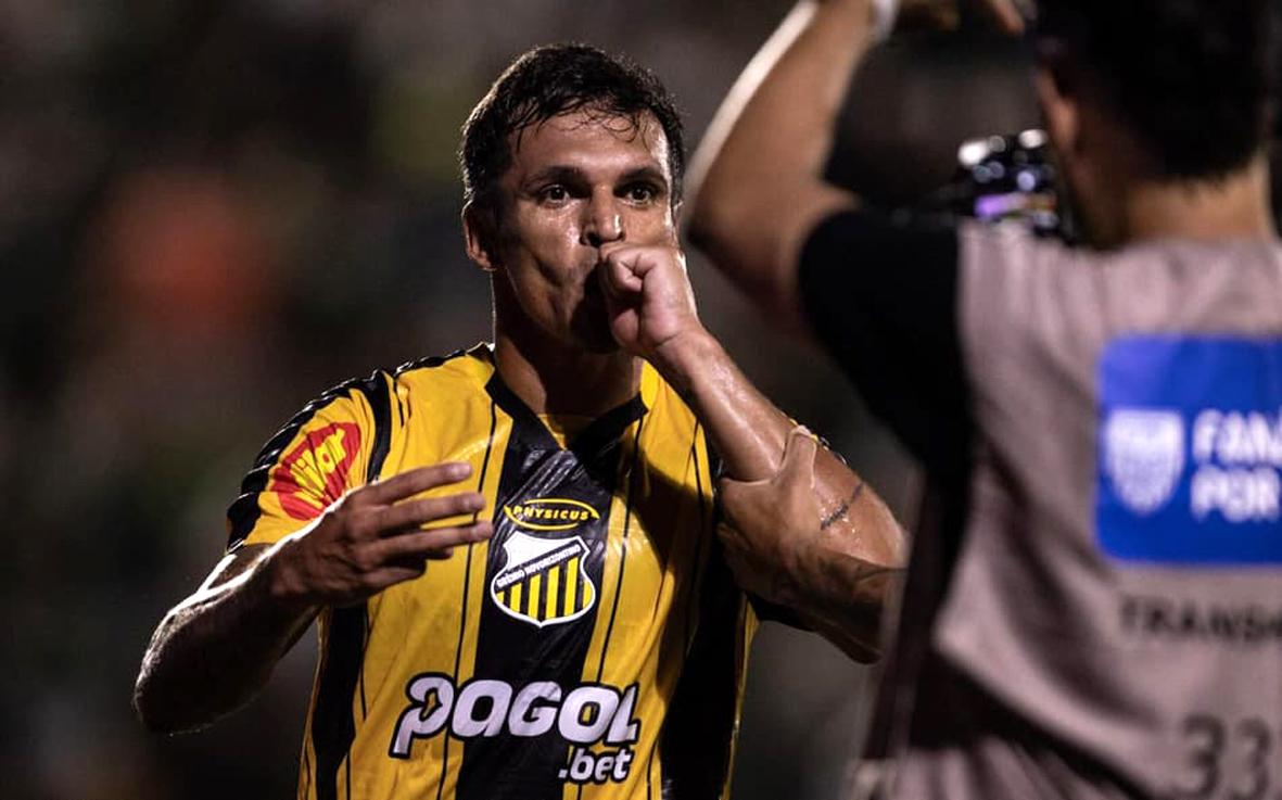  Com hat-trick de Robson, Novorizontino goleia o Palmeiras e assume a vice-liderança