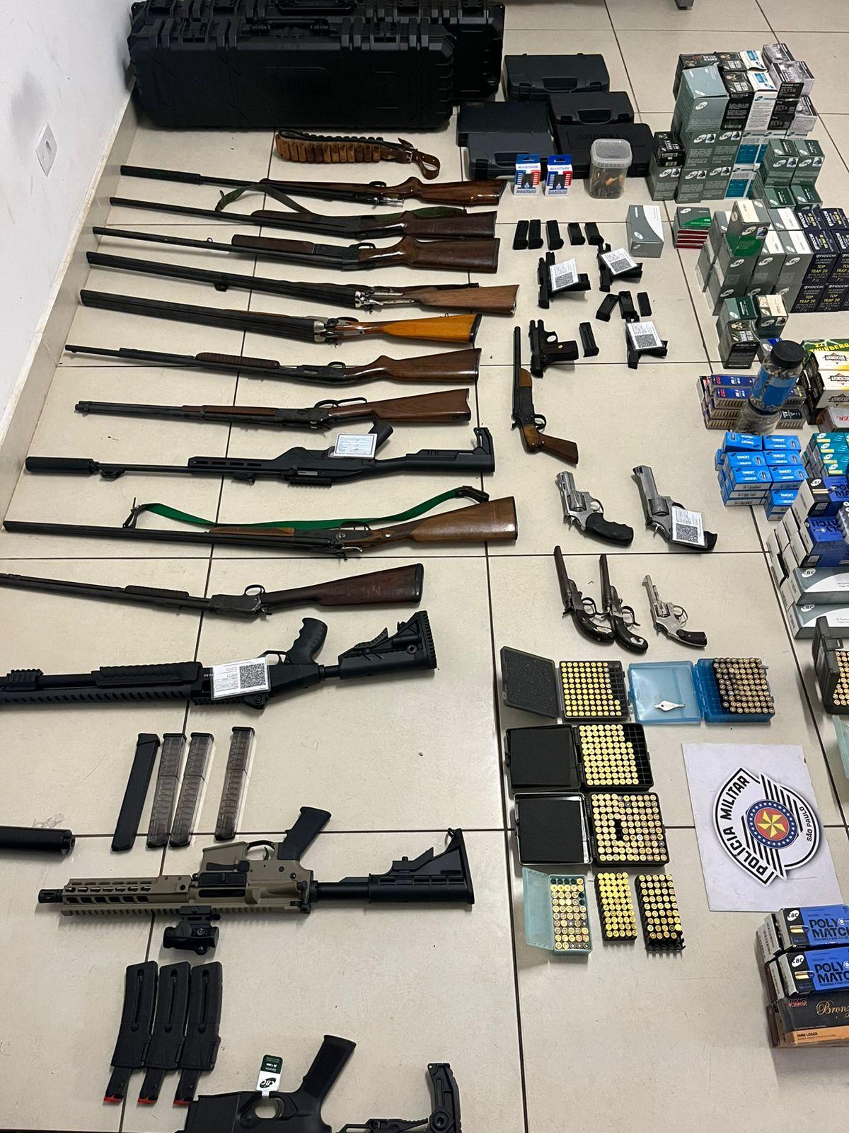 Denúncia faz polícia encontrar imóvel com mais de 20 armas e 11 mil munições em Sumaré