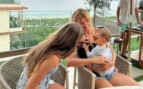 Gisele Bündchen publica mensagem de Ano Novo e mostra novas fotos do filho caçula