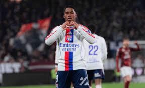 Imprensa europeia se rende a Endrick após hat-trick pelo Lyon: 'Escândalo e início de um rei'