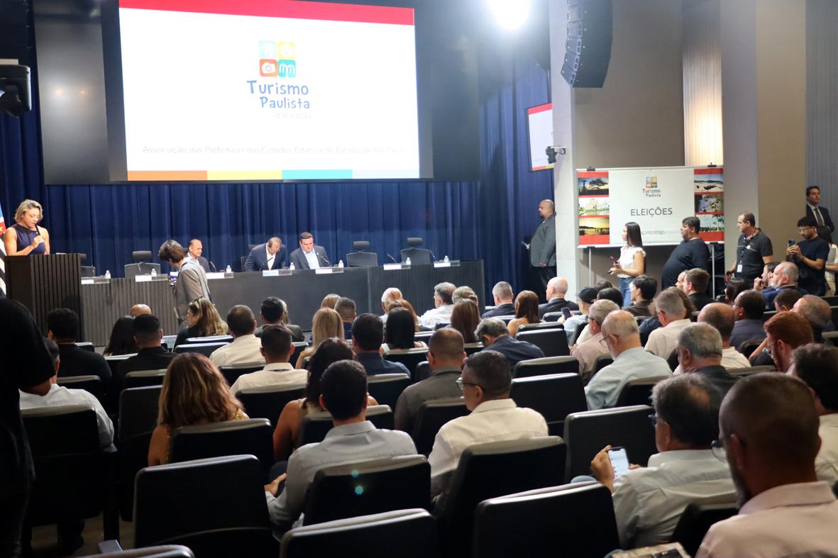 Prefeito de Morungaba participa da votação que definiu a nova presidência da APRECESP