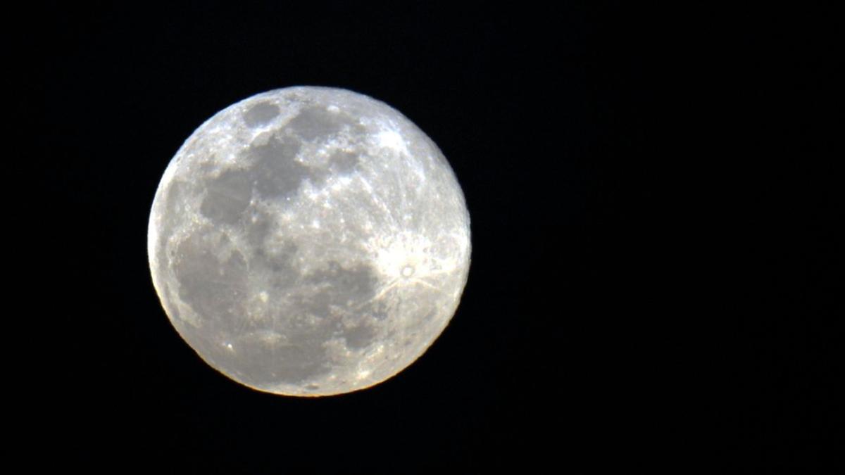 Primeira Superlua de 2026 pode ser vista neste sábado (03) 
