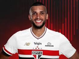 São Paulo acerta o retorno do zagueiro Dória e jogador assina contrato até 2027